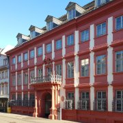 An der prominenten Heidelberger Hauptstraße empfängt das Palais Morass die Museumsgäste.