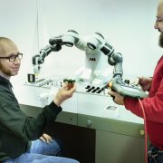 TECHNOSEUM - Autobau mit Roboter Yumi