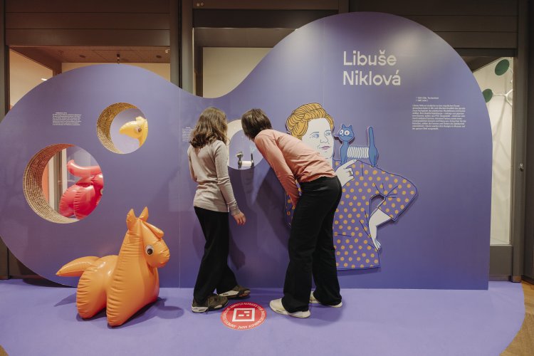 Family visits special exhibition "Plush, Play & Pioneers - Women in toy design"