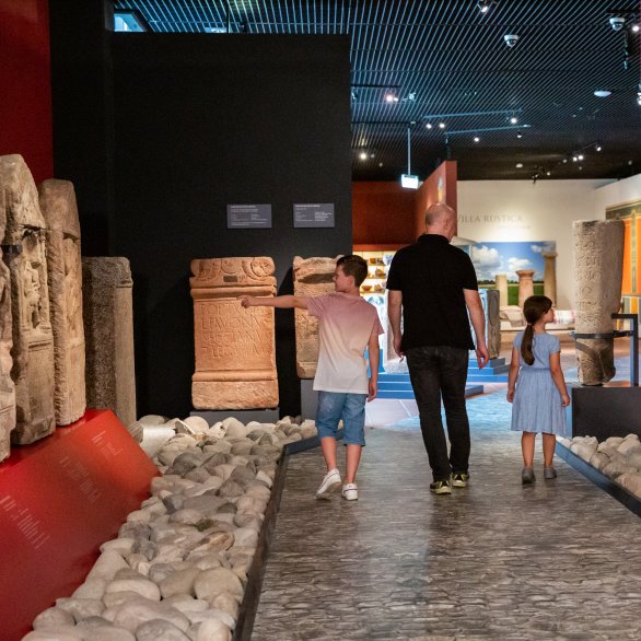 © rem, Foto: Rebecca Kind Impression der Ausstellung "Versunkene Geschichte" im Museum Weltkulturen D5, Reiss-Engelhorn-Museen