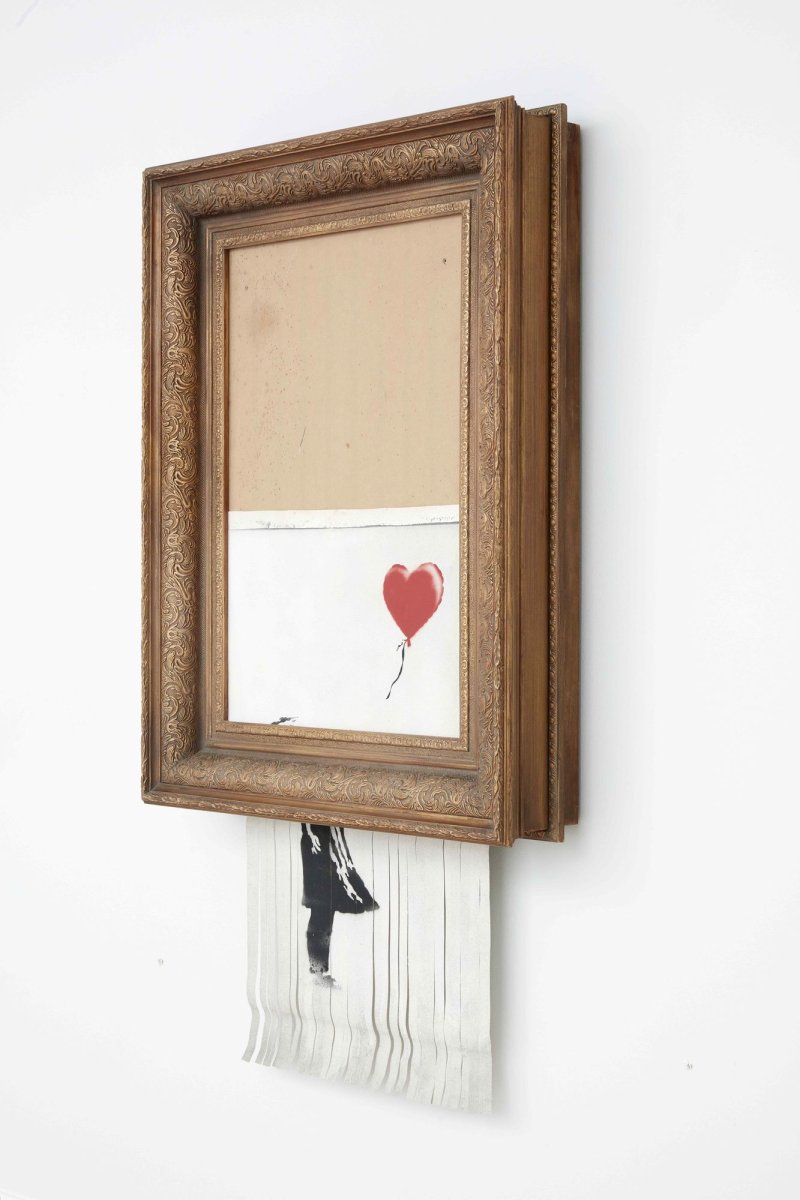 Banksy: Love is in the Bin, 2018, Sprayfarbe und Acryl auf Leinwand, 142 x 78 x 18 cm, Privatsammlung, Foto: Sotheby’s, © Banksy
