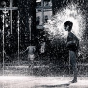 © All rights reserved Fontänen der Freude: Fotografien von David Mihalka - 15 Jahre Wasserspiel auf dem Berner Bundesplatz