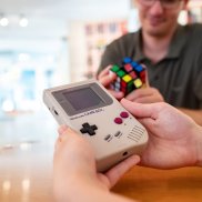 Die 80er: Gameboy und Zauberwürfel, Foto: ARTIS - Uli Deck Die 80er: Gameboy und Zauberwürfel, Foto: ARTIS - Uli Deck