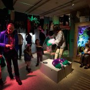 Familiennachmittag Gewimmel in der Ausstellung