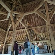 La charpente impressionnante de la Maison du Pardessus