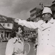 Verkehrspolizist an der Fieserbrücke in Baden-Baden um 1950 Verkehrspolizist an der Fieserbrücke in Baden-Baden um 1950