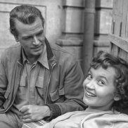 Die Filmstars Liselotte Pulver und O. W: Fischer bei Dreharbeiten in Heidelberg, 1951. Aufnahme von Fritz Hartschuh, Stadtarchiv Heidelberg Die Filmstars Liselotte Pulver und O. W: Fischer bei Dreharbeiten in Heidelberg, 1951. Aufnahme von Fritz Hartschuh, Stadtarchiv Heidelberg