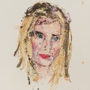 Das Bild zeigt einen mit pastosem Farbauftrag gemalten Frauenkopf. Die Frau hat blonde Haare, helle Haut, blaue Augen, rote Lippen und rötliche Wangen. Das Porträt der Frau wirkt unscharf. Der Hintergurnd ist weiß.