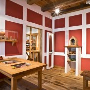 Privater Wohnraum eines rekonstruierten Streifenhauses