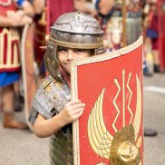 An drei Wochenenden im Oktober füllt sich Augusta Raurica mit römischem Leben – Handwerk, Gladiatoren, Legionäre, der Kaiser und mehrere Mitmach-Stationen.