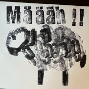 Ein gestempeltes Bild. Ein Schaf ist zu sehen