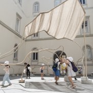 Temitayo Ogunbiyi, Giocherai nel quotidiano, correndo, You will play in the everyday, running, 2020, Foto: Tommaso Vitiello Temitayo Ogunbiyi, Giocherai nel quotidiano, correndo, You will play in the everyday, running, 2020, Foto: Tommaso Vitiello