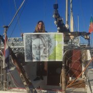 Chloe Brenta - die Künstlerin mit Selbstportait "Die Überquerung des inneren Ozeans"