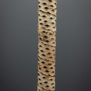 Replik der Doppelaxt aus dem Pfahlbau von Cham-Eslen (ZG), um 4000 v. Chr. Hergestellt von Johannes Weiss. Foto: Andrea Luca Ammann