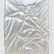 Shamiran Istifan, Maryam II, 2022/2023<br>Metallic-Jersey, Watte, Garn, Leinen, 109 x 88 cm<br>Mit Genehmigung der Künstlerin<br>© Shamiran Istifan