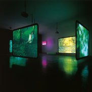 Emmanuelle Antille, Angels Camp – First Songs, 2003/2004 <br> Ausstellungsansicht Schweizer Pavillon der Biennale von Venedig 2003 <br> 4-Kanal-Videoinstallation, Farbe, Ton, 17’ 27” <br> Aargauer Kunsthaus / Depositum der Walter A. Bechtler-Stiftung <br> Mit Genehmigung der Künstlerin <br> © Emmanuelle Antille<br> Foto Georg Rehsteiner