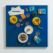 Daniel Spoerri (1930-2024), Tableau piège, 1972<br>Assemblage, 70 x 70 x 35 cm <br>Aargauer Kunsthaus / Ankauf, 2017<br>Mit Genehmigung des Künstlers<br>© 2026, ProLitteris, Zürich<br>Foto: Jörg Müller