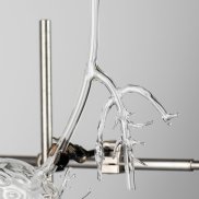 Evelyn Vonesch (*1989), Ein-Lass-Aus-Los, 2025<br>Mundgeblasenes Glas, vernickeltes Zink, Edelstahl, Masse variabel<br>© Evelyn Vonesch