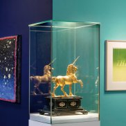 Installationsansicht THE LAST UNICORN, Prolog, mit Figurenuhr Einhorn (Bildmitte). © Museum im Prediger, Schwäbisch Gmünd. Foto: Frank Kleinbach, Stuttgart. Installationsansicht THE LAST UNICORN, Prolog, mit Figurenuhr Einhorn (Bildmitte). © Museum im Prediger, Schwäbisch Gmünd. Foto: Frank Kleinbach, Stuttgart.