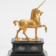 Figurenuhr Einhorn, um 1640, Bronze feuervergoldet, Messing, Silber, Ebenholz, H 39,5 cm. Dauerleihgabe des Landes Baden-Württemberg an das Museum im Prediger. Foto: Frank Kleinbach Figurenuhr Einhorn, um 1640, Bronze feuervergoldet, Messing, Silber, Ebenholz, H 39,5 cm. Dauerleihgabe des Landes Baden-Württemberg an das Museum im Prediger. Foto: Frank Kleinbach