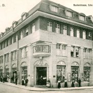 Historische Postkarte aus Lörrach: Kaufhaus Knopf, heute Stadtbibliothek