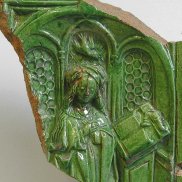 Blattkachelfragment mit Heiliger Maria,15. Jahrhundert. Sammlung DLM Blattkachelfragment mit Heiliger Maria,15. Jahrhundert