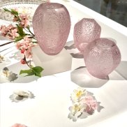 3 vases en cristal rose