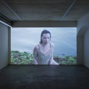 Ausstellungsansicht «Raumfahrt VIII», 2026, Museum Langmatt, Baden, Nefeli Chrysa Avgeris, «Songs from within», 2023, Video, 13:03 min.