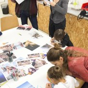 Visite-atelier parents-enfants. Photo : Nicolas Waltefaugle Visite-atelier parents-enfants. Photo : Nicolas Waltefaugle