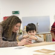 Visite-atelier parents-enfants, Frac Franche-Comté, 2019. Photo Nicolas Waltefaugle Visite-atelier parents-enfants, Frac Franche-Comté, 2019. Photo Nicolas Waltefaugle