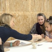 Visite-atelier parents-enfants, Frac Franche-Comté, 2019, photo Nicolas Waltefaugle Visite-atelier parents-enfants, Frac Franche-Comté, 2019, photo Nicolas Waltefaugle