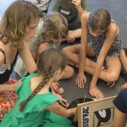 Atelier pour les 7-12 ans, Frac Franche-Comté, 2019. Photo Nicolas Waltefaugle Atelier pour les 7-12 ans, Frac Franche-Comté, 2019. Photo Nicolas Waltefaugle