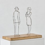 Markus Raetz, Madame et Monsieur, 2009, Eisendraht, hartgelötet, Eichenholz, gewachst, Privatbesitz © Foto: SIK-ISEA, Zürich (Alexander Jaquemet), © 2023, ProLitteris, Zurich Markus Raetz, Madame et Monsieur, 2009, Eisendraht, hartgelötet, Eichenholz, gewachst, Privatbesitz © Foto: SIK-ISEA, Zürich (Alexander Jaquemet), © 2023, ProLitteris, Zurich