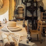 Zwirnen, Flechten, Weben – Bänder für Hut und Arm aus Stroh und Garn Internationaler Museumstag auf dem Ballenberg