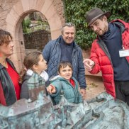 Pierre, mortier, ciseaux - Atelier en famille ©Vincent Schneider
