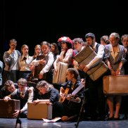© Armin Krüger Szene aus dem Theaterstück "Wir sind ganz junge Bäumchen"