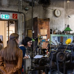 Schlosserei mit Besuchern