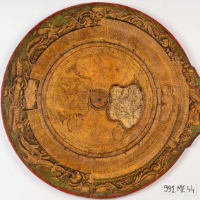 Louis-Charles Desnos Cosmoplane 18. Jahrhundert Pappe, Papier, Holz, Metall Sammlungen Museen von Montbéliard © J. Varlet (Ausschnitt)