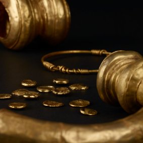 Schmuckstücke in Gold