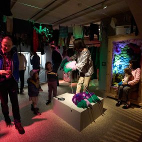 Familiennachmittag Gewimmel in der Ausstellung