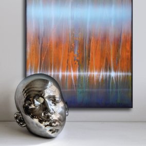Bild von Thomas Glas, Skulotur von Samuel Salcedo