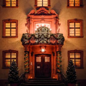 Portal des Elztalmuseums mit weihnachtlicher Dekoration