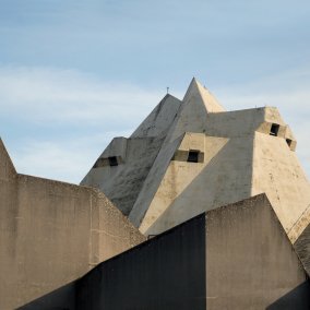 Gottesbilder: Image: Pilgrimage church Maria Königin des Friedens, Neviges, Germany by architect Gottfried Böhm, photo: Flickr seier+seier