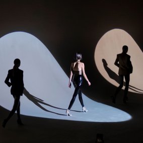 Key Visual »Catwalk The Art of the Fashion Show« © Vitra Design Museum, graphic design Haller Brun based on photo by Marie Laure Dutel Key Visual »Catwalk The Art of the Fashion Show« © Vitra Design Museum, graphic design Haller Brun based on photo by Marie Laure Dutel