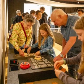 Familien-Rundgang im Museum mit Übersetzung in Gebärdensprache