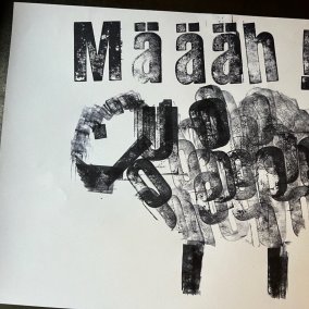 Ein gestempeltes Bild. Ein Schaf ist zu sehen