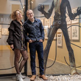Anette Gehrig and Christophe Blain in front of the entrance to the exhibition