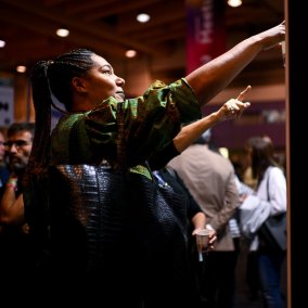 Podcasterin Elisa da Costa 