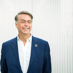 Im Gespräch mit dem Journalisten Tobias Bossard stellt sich Unternehmer André Hoffmann den Fragen, wie sich das Wirtschaftssystem anders ausrichten müsste, um langfristig, glaubwürdig und tatsächlich wirkungsmächtig zu werden in Sachen Naturschutz, Foto: zVg