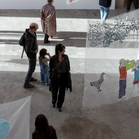 zur Ausstellung Whispers from Tides and Forests